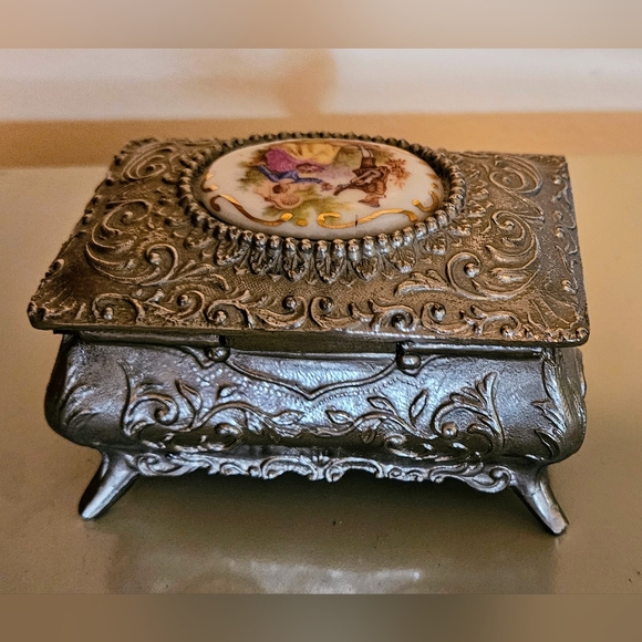 Vintage Footed Metal Trinket Jewelry Box - Picture 1 of 6